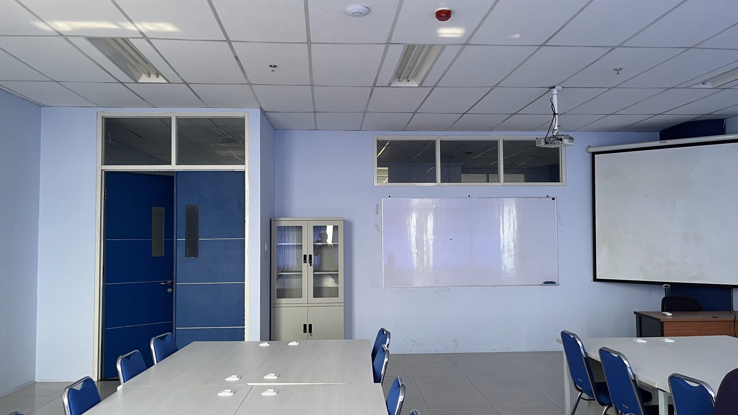 Sisi bagian depan tengah Ruang LAB BA