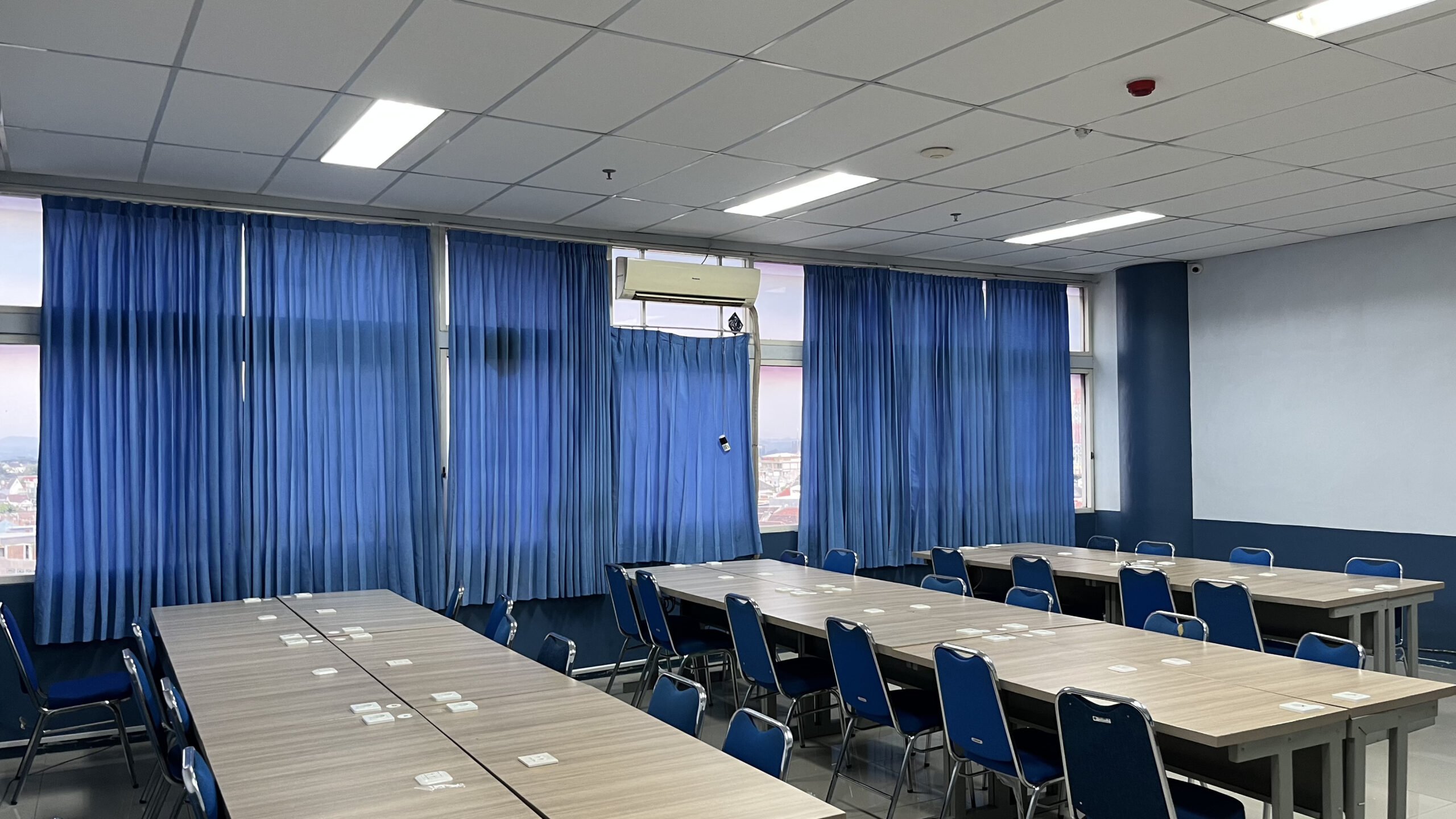 Sisi Belakang Ruang LKJ