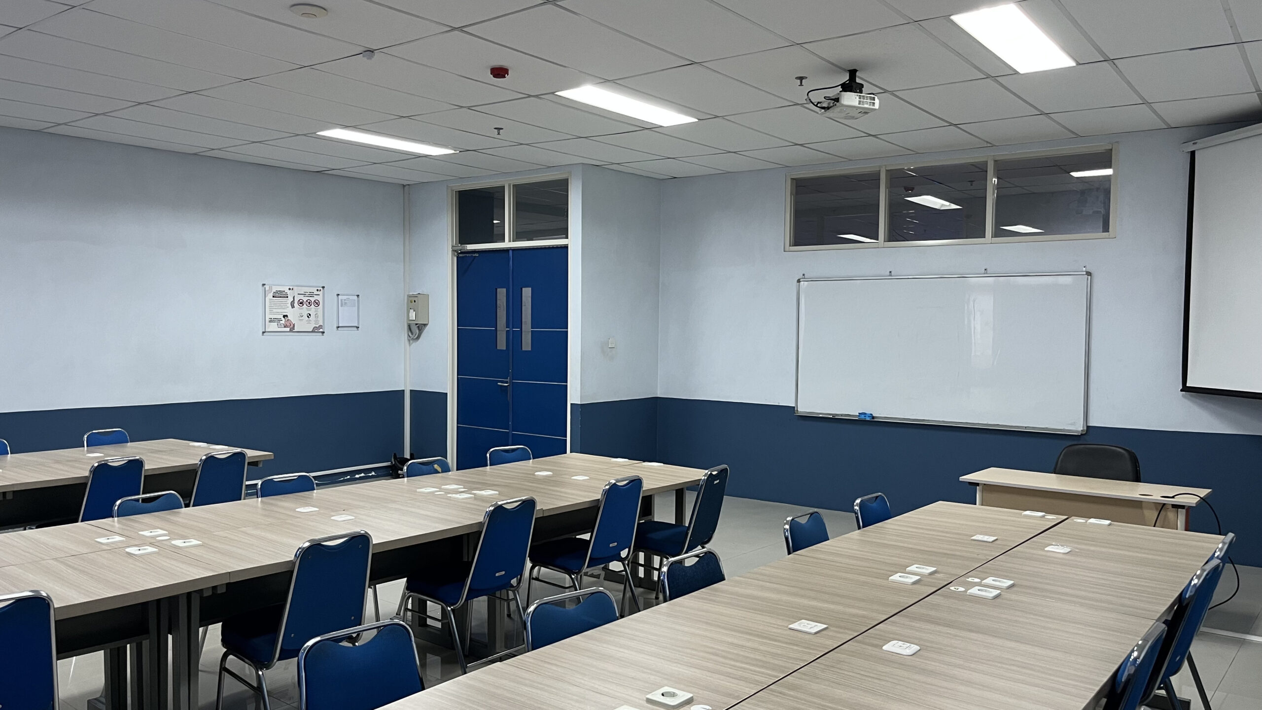 Sisi Depan Kiri Ruang LKJ