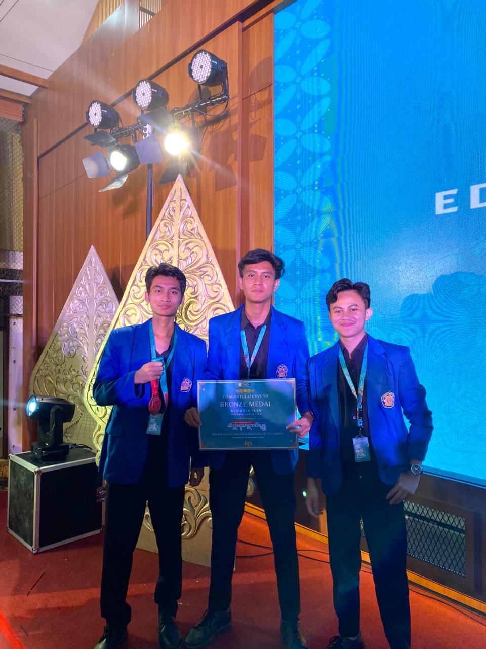 Prestasi kembali diraih oleh mahasiswa Program Studi Sistem Informasi Bisnis dalam ajang Lomba Cipta Nusantara Fest