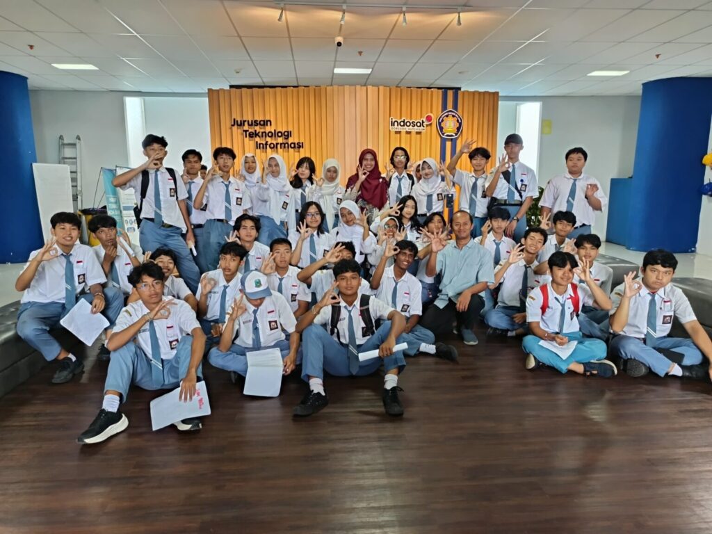 Jurusan Teknologi Informasi Politeknik Negeri Malang menerima kunjungan dari SMA Negeri 3 Kota Malang