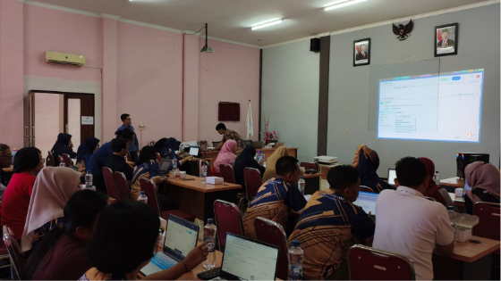 JTI Polinema Perkuat Pemrograman Data Berbasis Java di SMK Negeri 13 Malang melalui Platform BAJAPRO